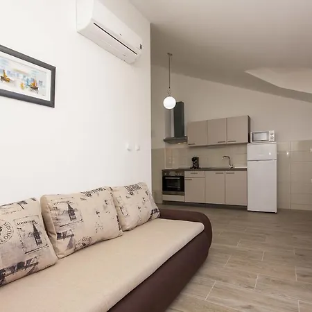 Beader * Brodarica (Sibenik-Knin)