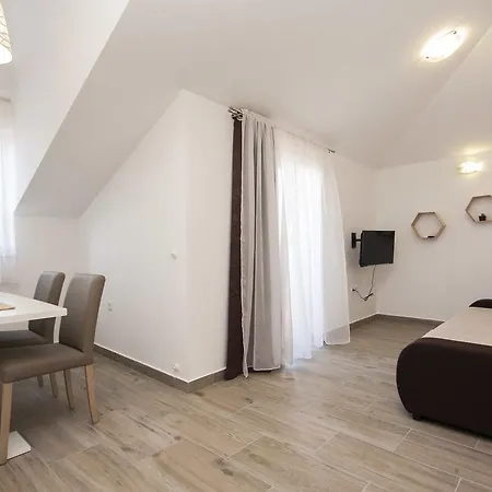 Beader Brodarica (Sibenik-Knin)