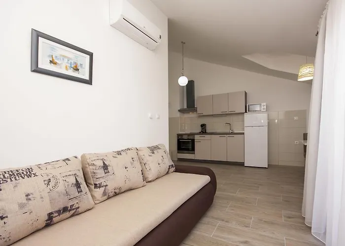 Beader * Brodarica (Sibenik-Knin)